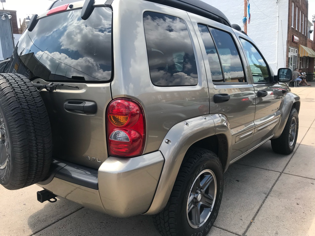 Photo 4 of this JEEP LIBERTY