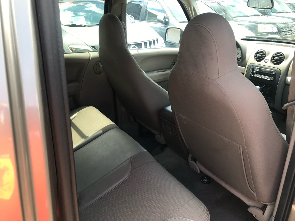 Photo 6 of this JEEP LIBERTY