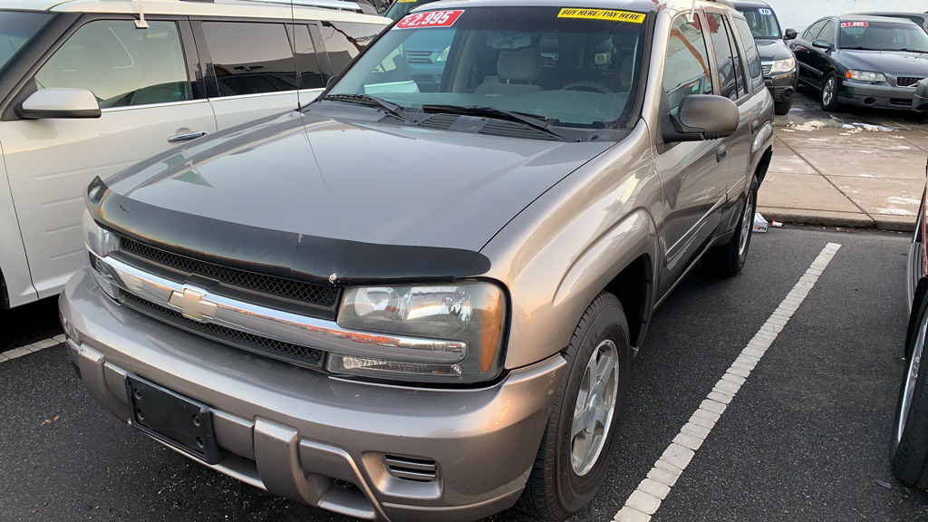 Photo 2 of this CHEVROLET TRAILBLAZER