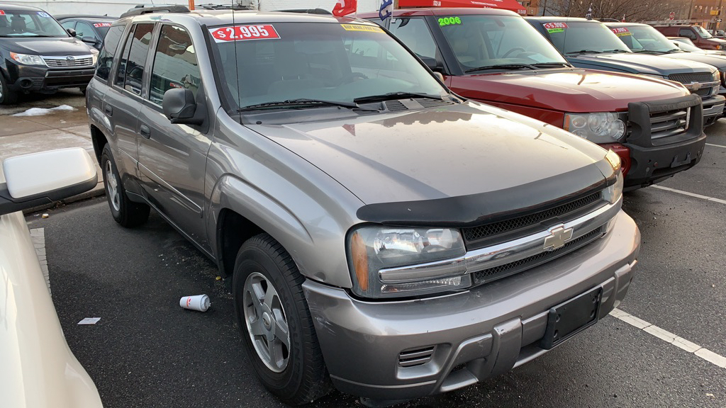 Photo 3 of this CHEVROLET TRAILBLAZER