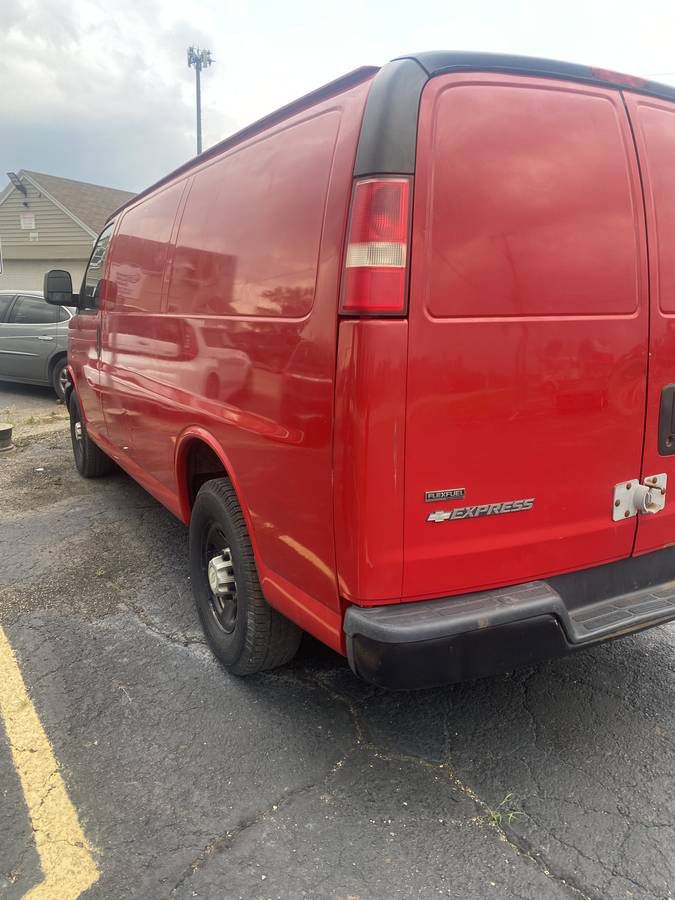 Photo 4 of this CHEVROLET EXPRESS G3500