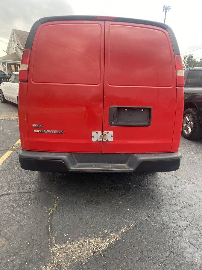 Photo 5 of this CHEVROLET EXPRESS G3500