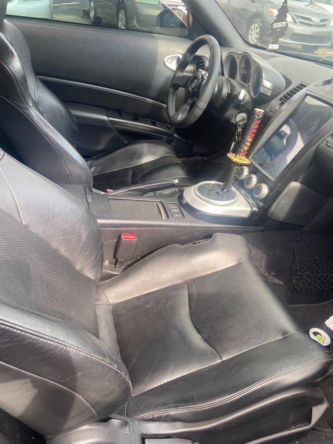 Photo 8 of this NISSAN 350Z
