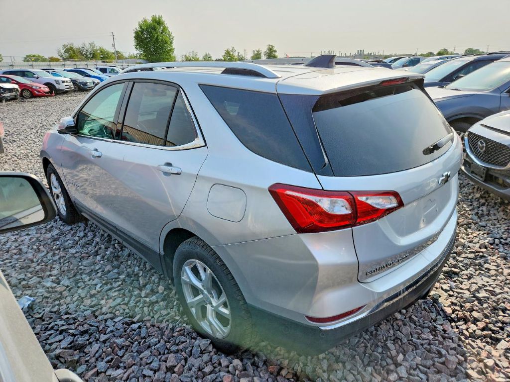 Photo 2 of this CHEVROLET EQUINOX