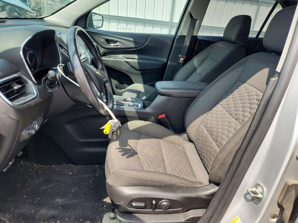 Photo 5 of this CHEVROLET EQUINOX