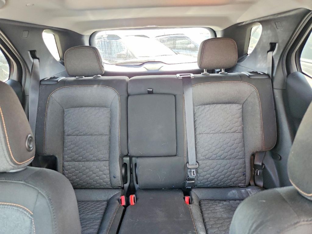 Photo 7 of this CHEVROLET EQUINOX