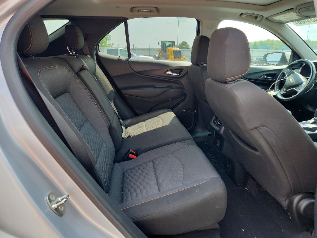 Photo 8 of this CHEVROLET EQUINOX
