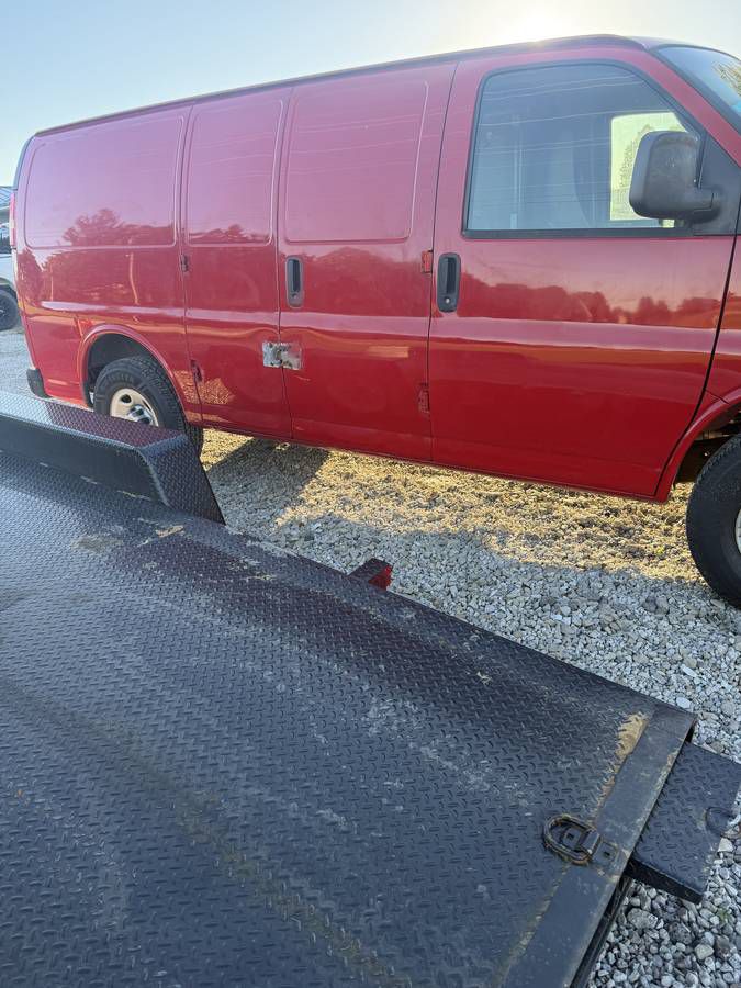 Photo 4 of this CHEVROLET EXPRESS G3500