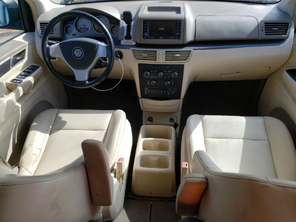 VOLKSWAGEN ROUTAN 2010 VOLKSWAGEN ROUTAN 2V4RW3D17AR407787