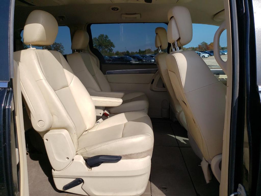 VOLKSWAGEN ROUTAN 2010 VOLKSWAGEN ROUTAN 2V4RW3D17AR407787