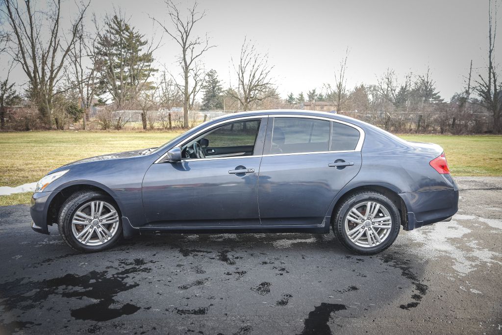 Photo 2 of this INFINITI G25