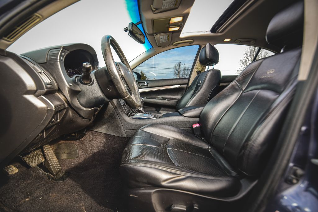Photo 8 of this INFINITI G25