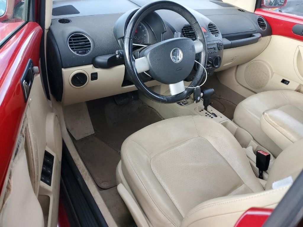 Photo 9 of this VOLKSWAGEN NEW BEETLE