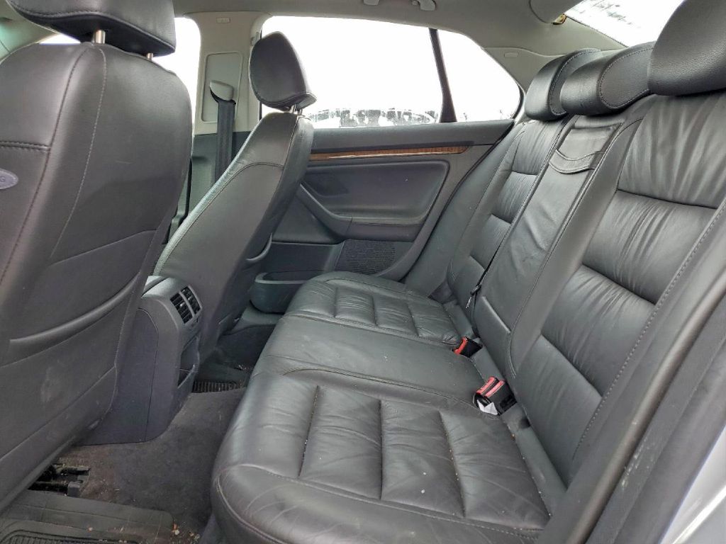 Photo 9 of this VOLKSWAGEN NEW JETTA