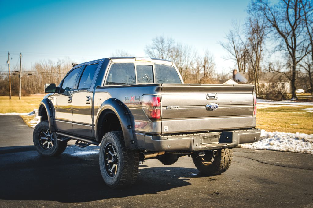 Photo 4 of this FORD F150 FX4