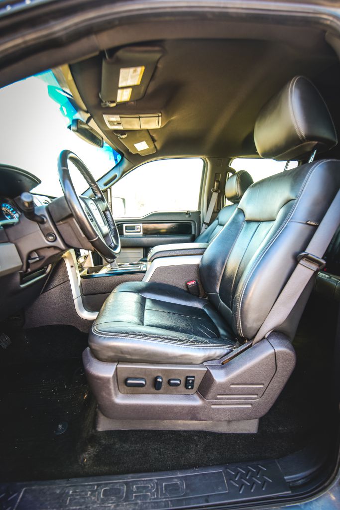 Photo 26 of this FORD F150 FX4