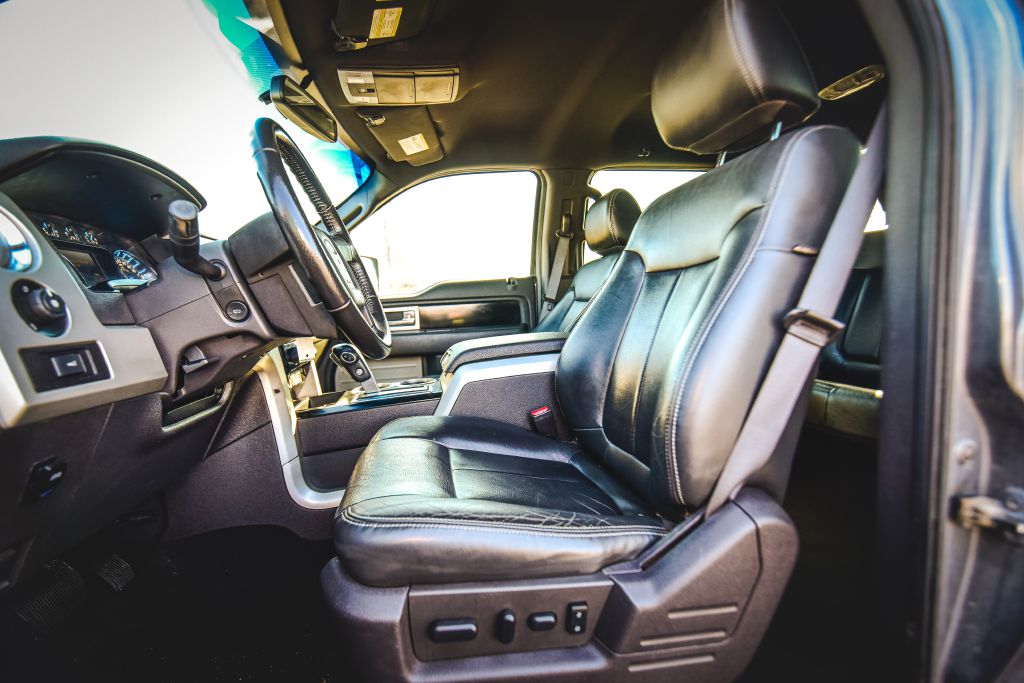 Photo 6 of this FORD F150 FX4