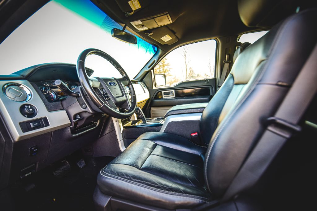 Photo 27 of this FORD F150 FX4