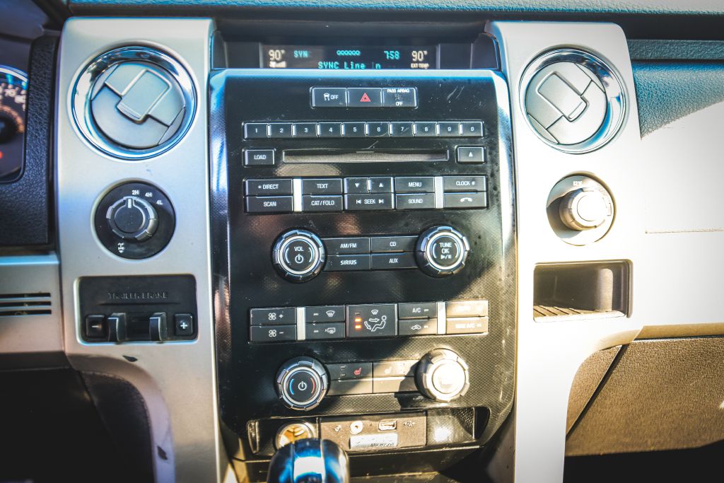 Photo 11 of this FORD F150 FX4