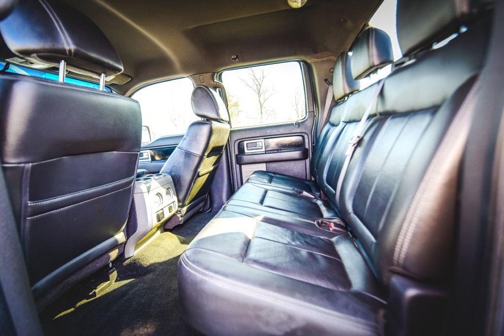 Photo 29 of this FORD F150 FX4
