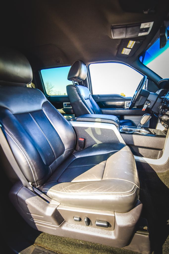 Photo 32 of this FORD F150 FX4