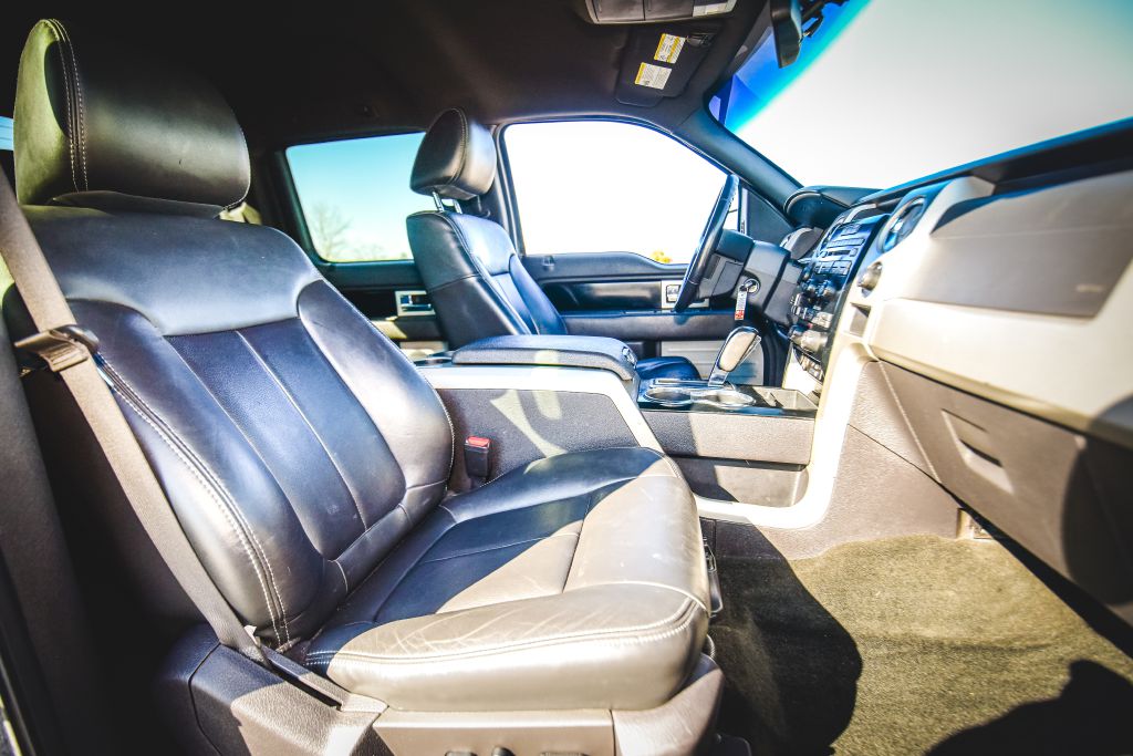 Photo 9 of this FORD F150 FX4