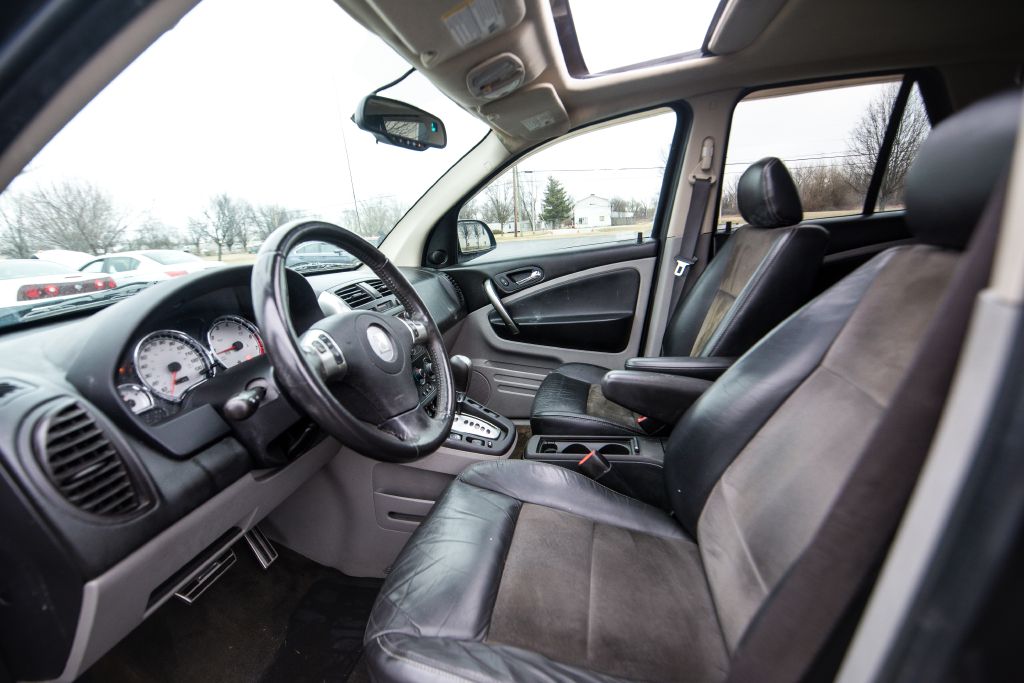 Photo 9 of this SATURN VUE REDLINE