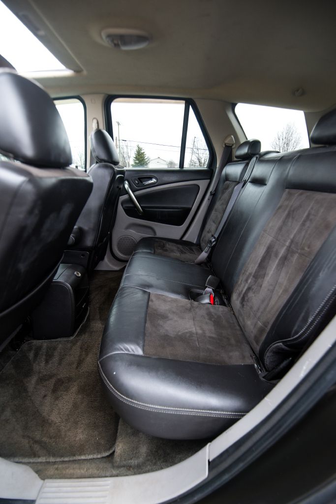 Photo 25 of this SATURN VUE REDLINE