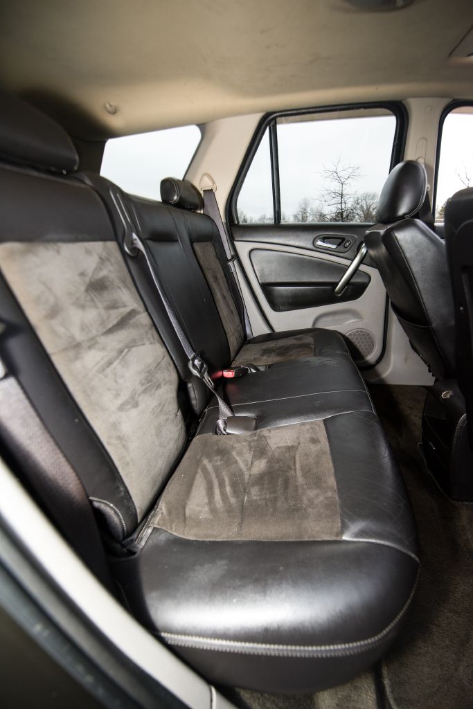 Photo 26 of this SATURN VUE REDLINE