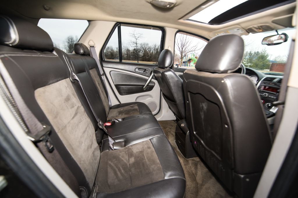 Photo 14 of this SATURN VUE REDLINE
