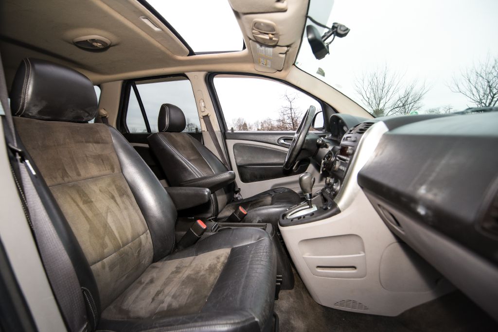 Photo 12 of this SATURN VUE REDLINE