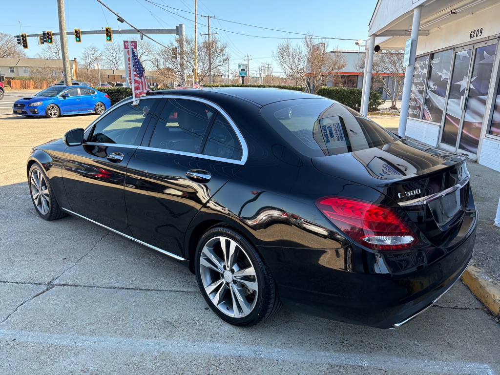 Photo 4 of this MERCEDES-BENZ C-CLASS