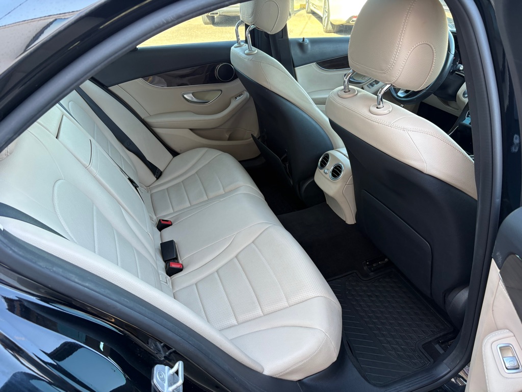 Photo 13 of this MERCEDES-BENZ C-CLASS