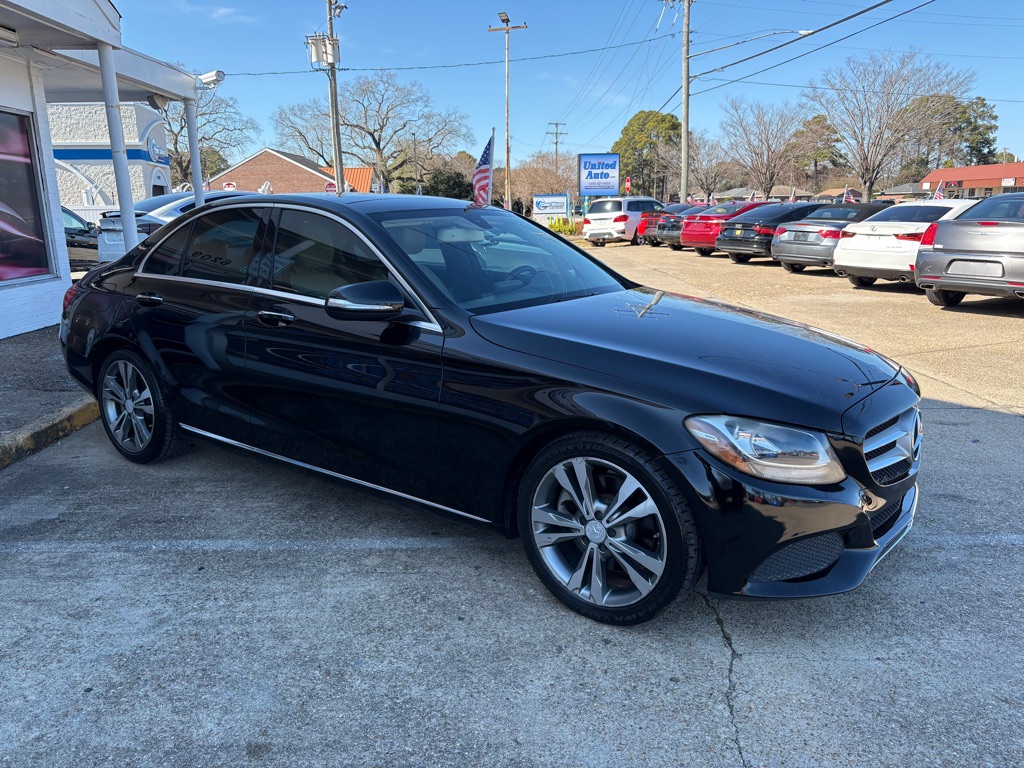 Photo 9 of this MERCEDES-BENZ C-CLASS