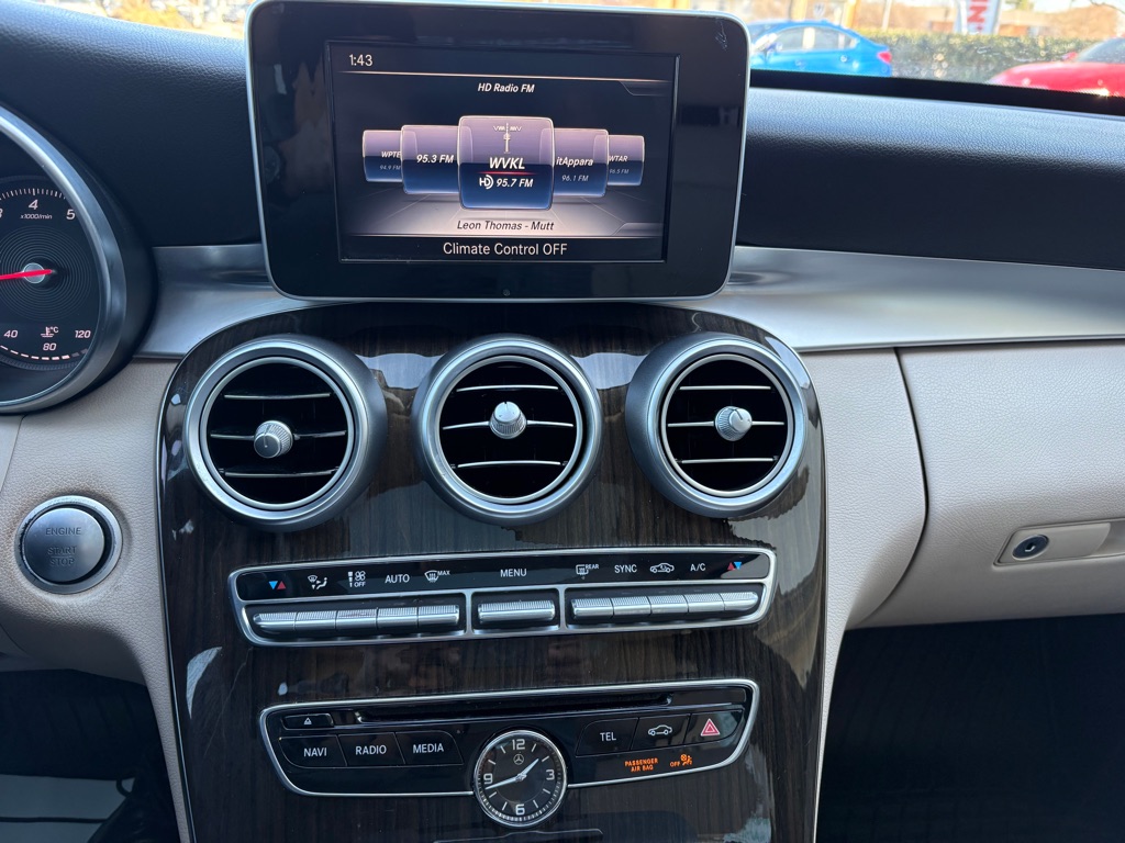 Photo 22 of this MERCEDES-BENZ C-CLASS