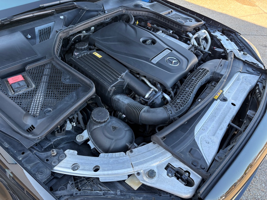 Photo 32 of this MERCEDES-BENZ C-CLASS