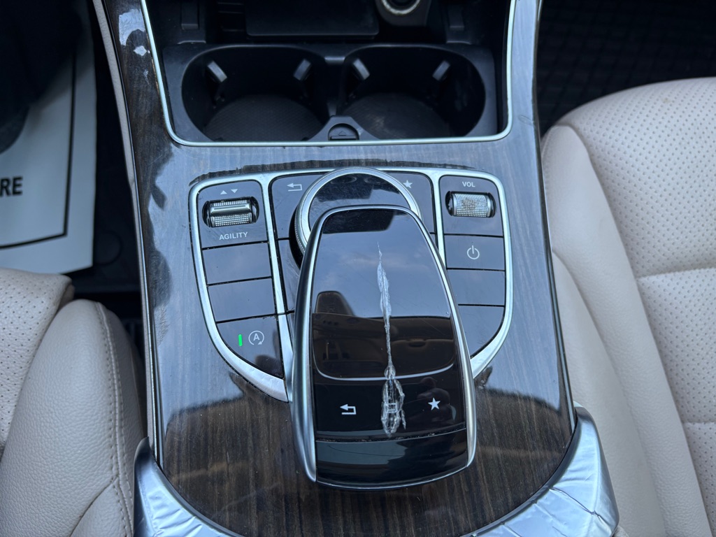 Photo 24 of this MERCEDES-BENZ C-CLASS