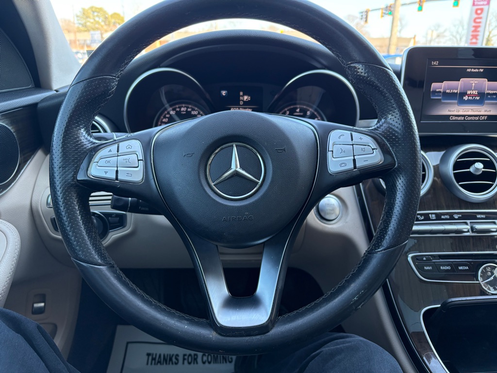 Photo 17 of this MERCEDES-BENZ C-CLASS