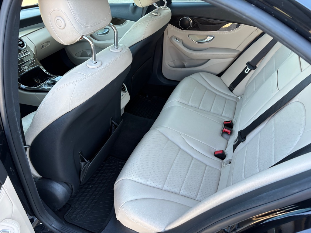 Photo 11 of this MERCEDES-BENZ C-CLASS