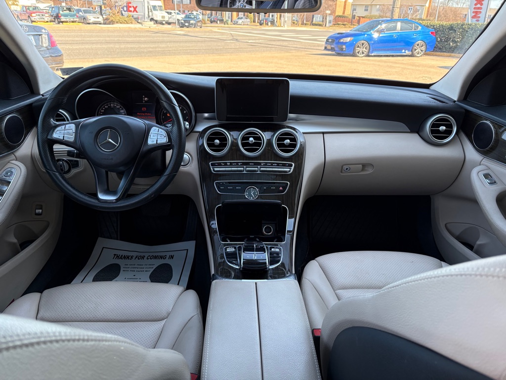 Photo 12 of this MERCEDES-BENZ C-CLASS