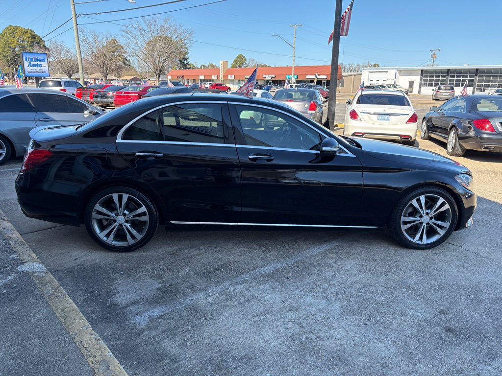Photo 8 of this MERCEDES-BENZ C-CLASS