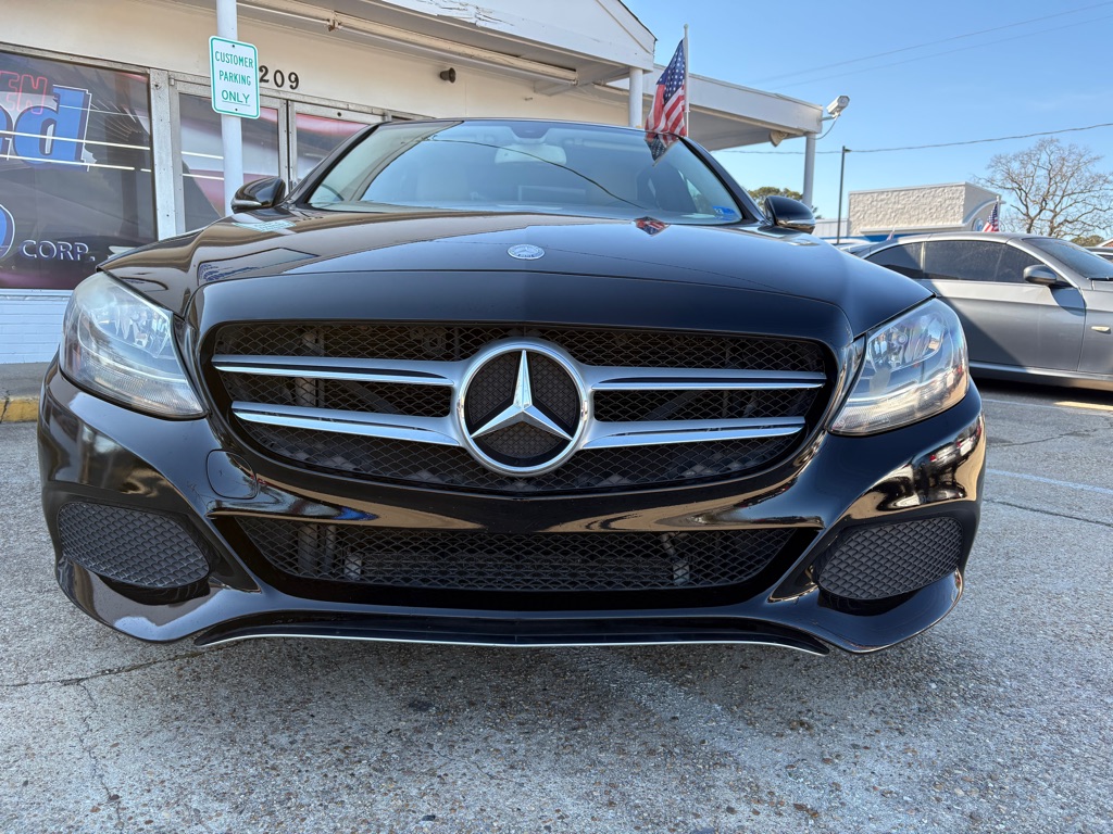 Photo 2 of this MERCEDES-BENZ C-CLASS