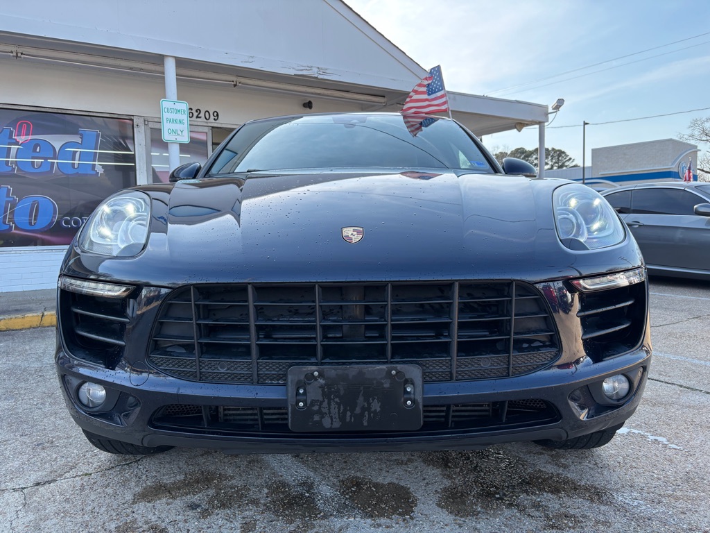 Photo 2 of this PORSCHE MACAN