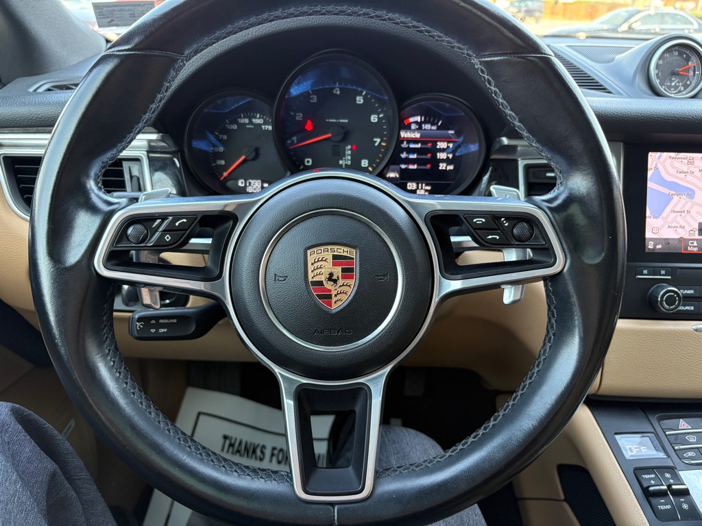 Photo 18 of this PORSCHE MACAN