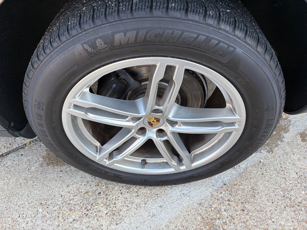 Photo 31 of this PORSCHE MACAN