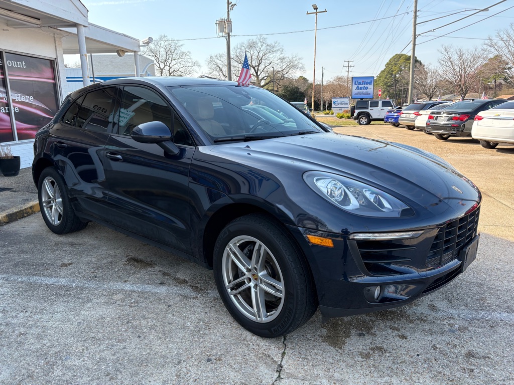 Photo 9 of this PORSCHE MACAN