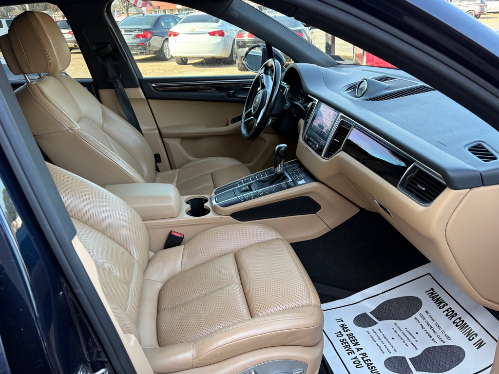 Photo 14 of this PORSCHE MACAN