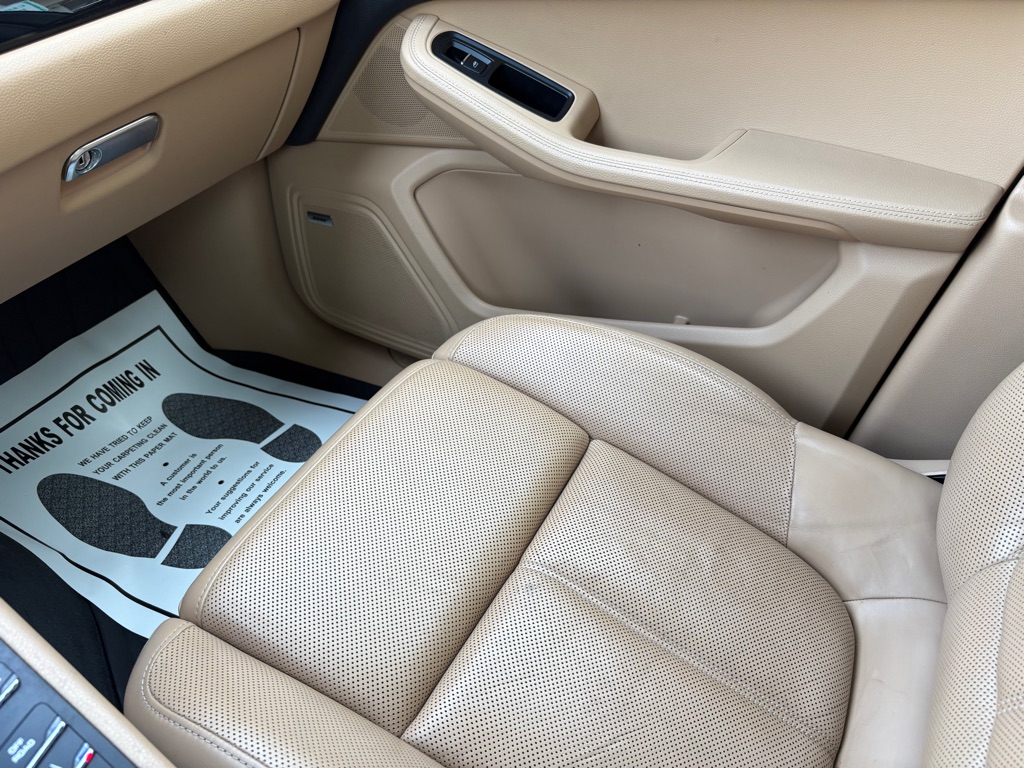 Photo 28 of this PORSCHE MACAN