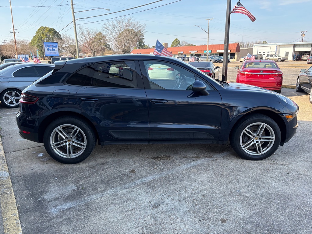 Photo 8 of this PORSCHE MACAN