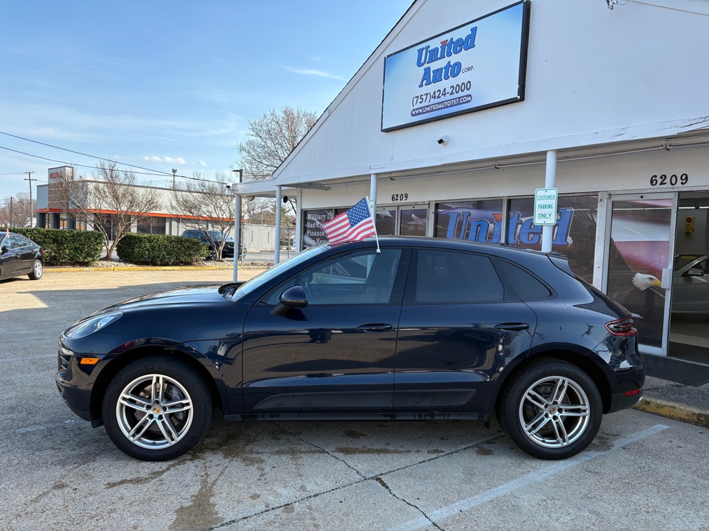 Photo 3 of this PORSCHE MACAN